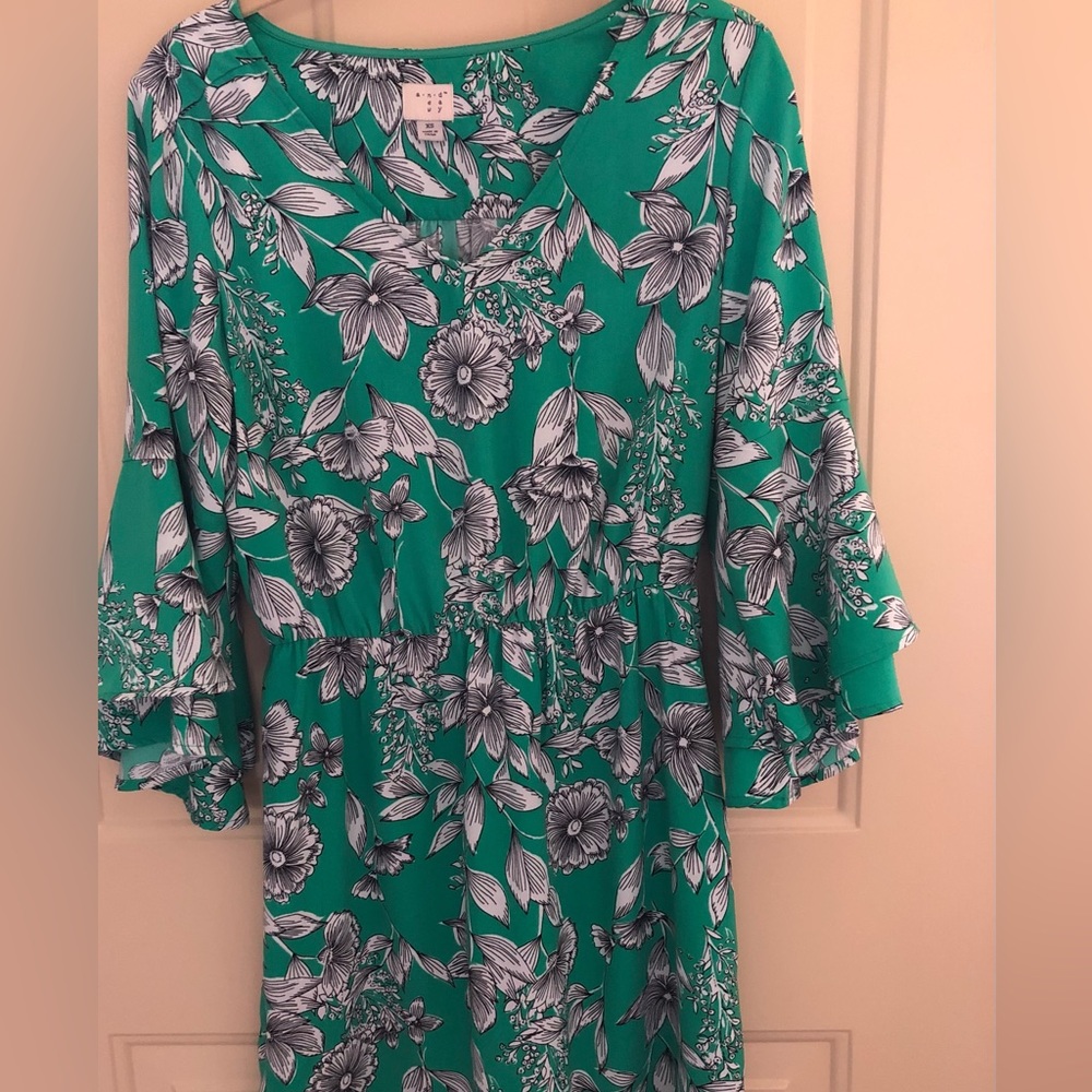 Cute Okd Navy floral green dress